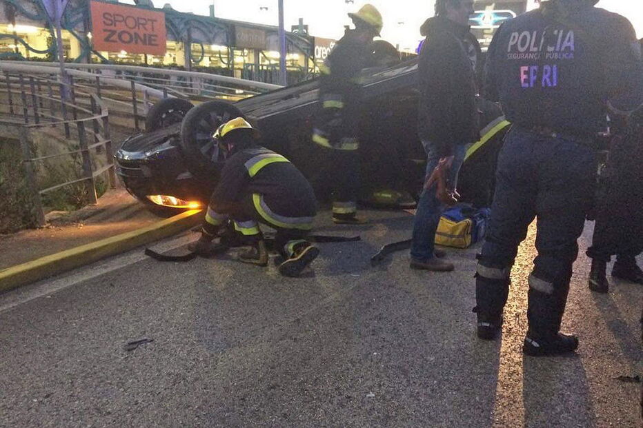 Acidente com fuga à polícia em Cascais