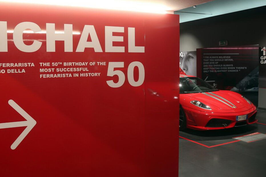 Ferrari inaugura exposição sobre Schumacher no dia do seu 50.º aniversário