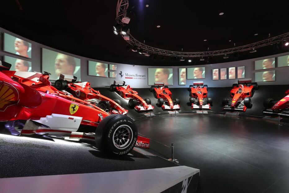 Ferrari inaugura exposição sobre Schumacher no dia do seu 50.º aniversário