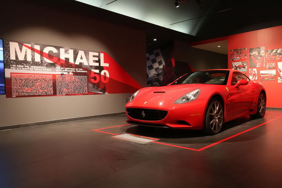 Ferrari inaugura exposição sobre Schumacher no dia do seu 50.º aniversário