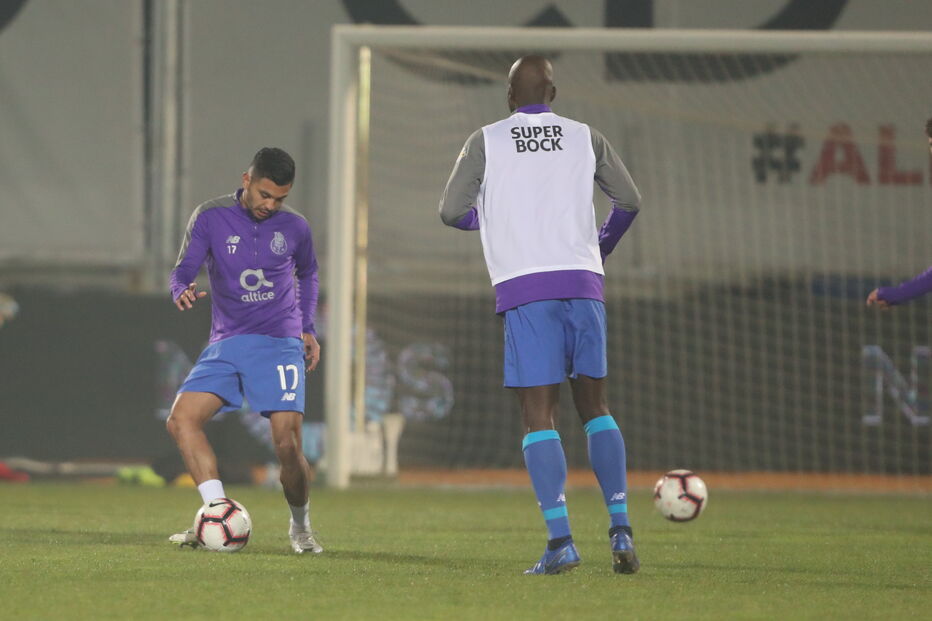 Desportivo das Aves e FC Porto defrontam-se para a Liga