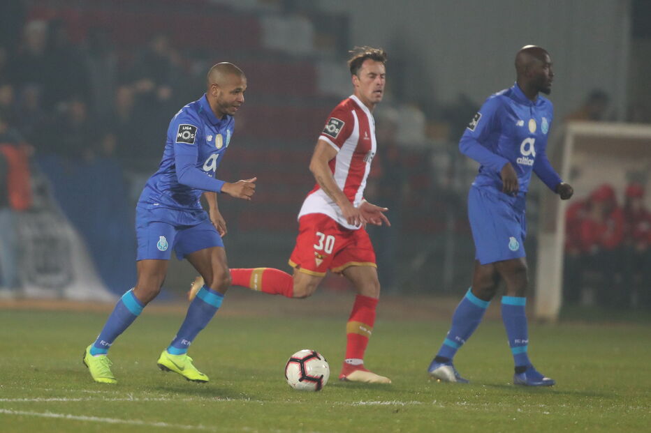  Desportivo das Aves e FC Porto defrontam-se para a Liga