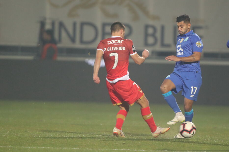  Desportivo das Aves e FC Porto defrontam-se para a Liga