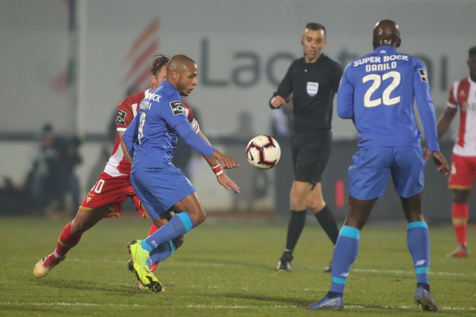 Desportivo das Aves e FC Porto defrontam-se para a Liga