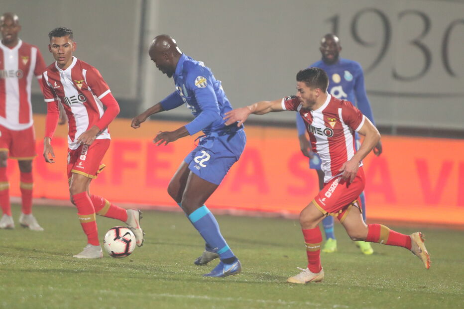 Desportivo das Aves e FC Porto defrontam-se para a Liga