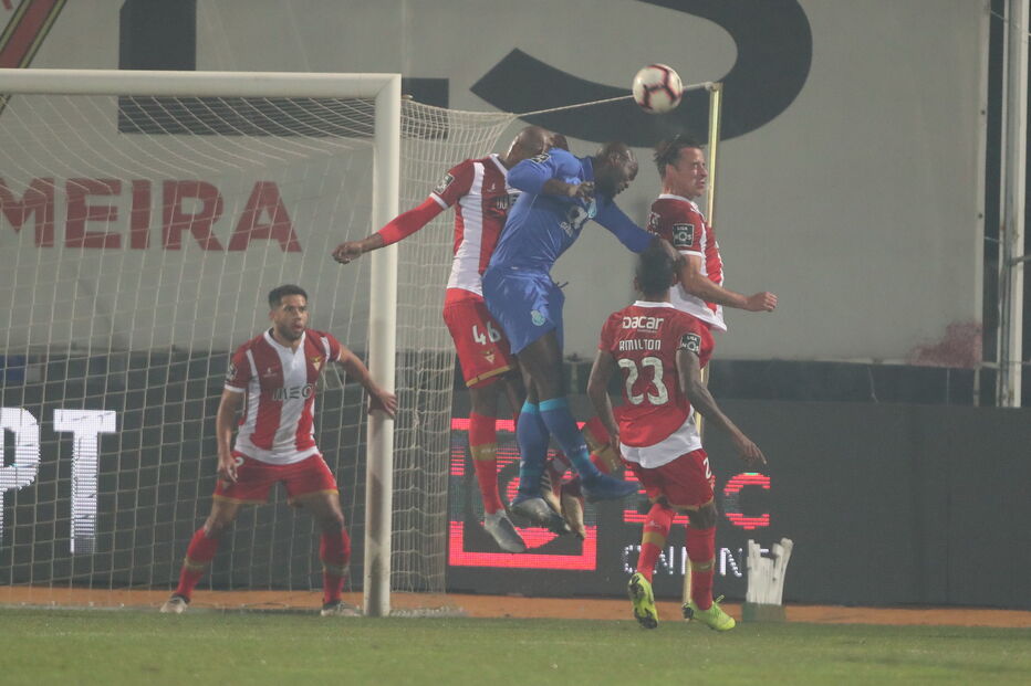 Desportivo das Aves e FC Porto defrontam-se para a Liga