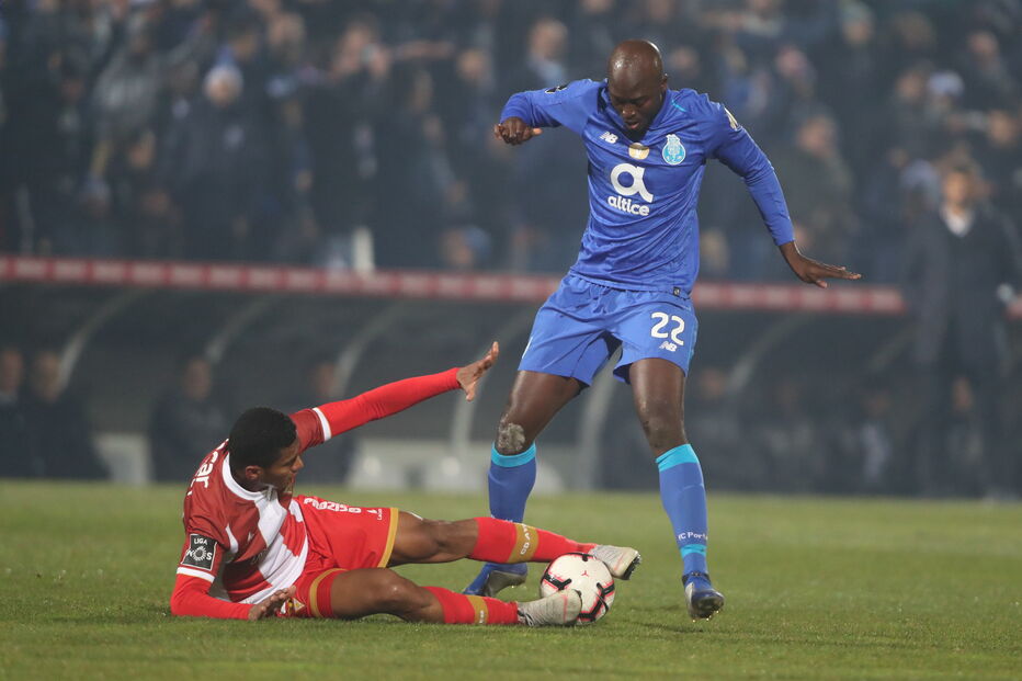 Desportivo das Aves e FC Porto defrontam-se para a Liga