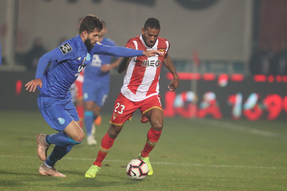 Desportivo das Aves e FC Porto defrontam-se para a Liga