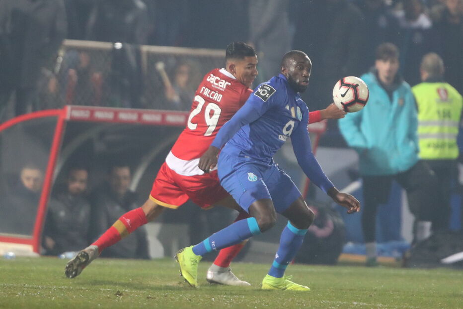 Desportivo das Aves e FC Porto defrontam-se para a Liga