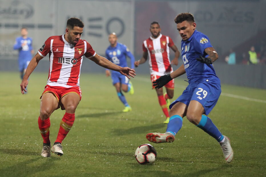  Desportivo das Aves e FC Porto defrontam-se para a Liga