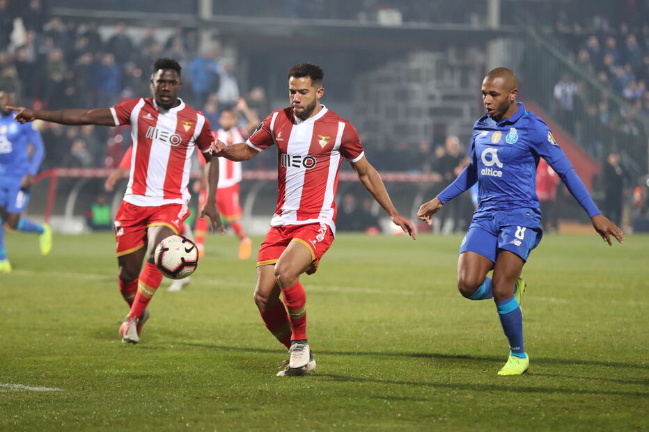  Desportivo das Aves e FC Porto defrontam-se para a Liga