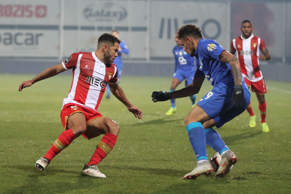  Desportivo das Aves e FC Porto defrontam-se para a Liga