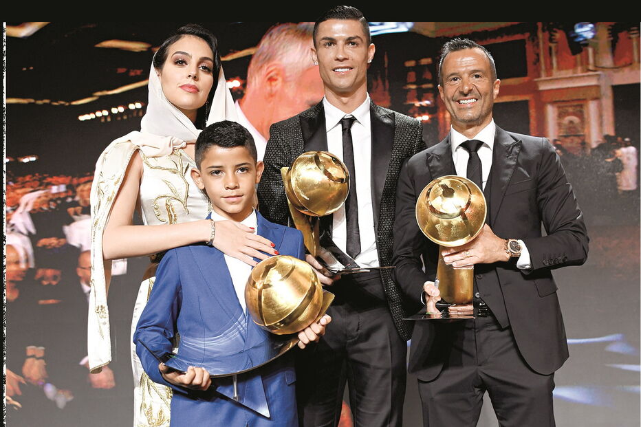 Ronaldo com Gio, Cristianinho e Jorge Mendes na gala dos Globe Soccer Awards