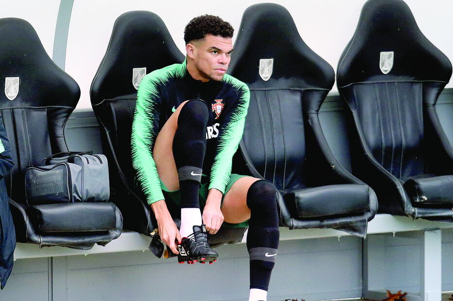 Pepe, de 35 anos, está sem clube desde que rescindiu com o Besiktas. Atualmente está a viver no Porto com a família