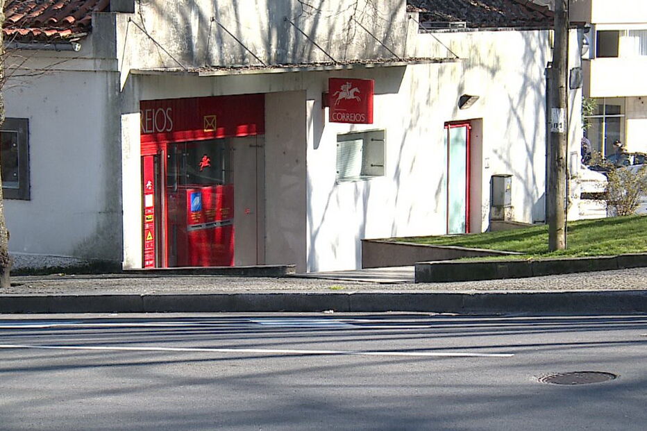 Solitário de faca assalta Correios em Guimarães