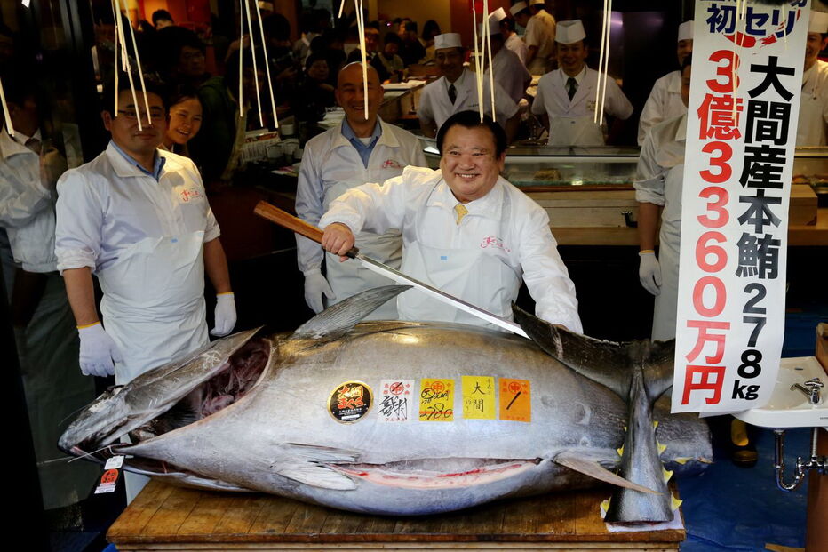 Atum rabilho vendido por históricos 2,7 milhões de euros no leilão de Ano Novo em Tóquio