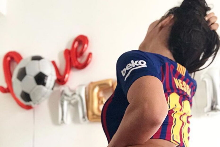 Ex-miss bumbum tatuou o nome de Messi