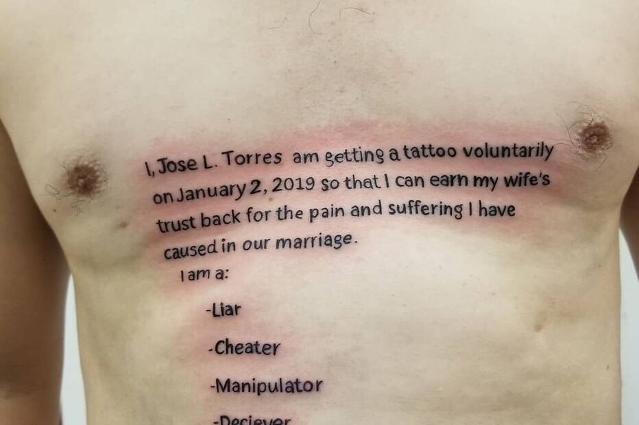 Marido tatua confissão de traição no peito para que mulher o perdoe