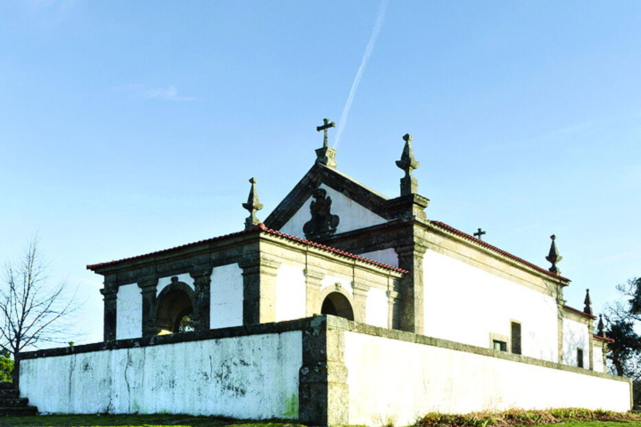 Capela da Senhora da Azinheira localiza-se em São Martinho de Anta