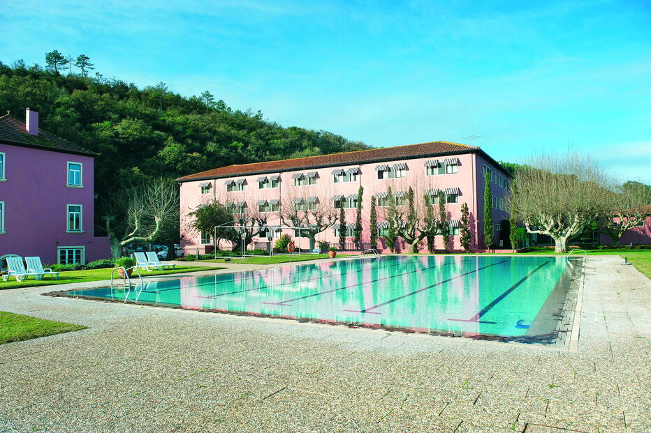 Unidade de quatro estrelas está equipada com uma piscina exterior sazonal semi-olímpica