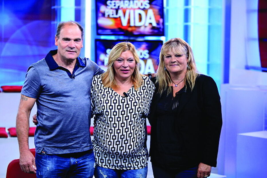 Ana (ao centro) com os irmãos