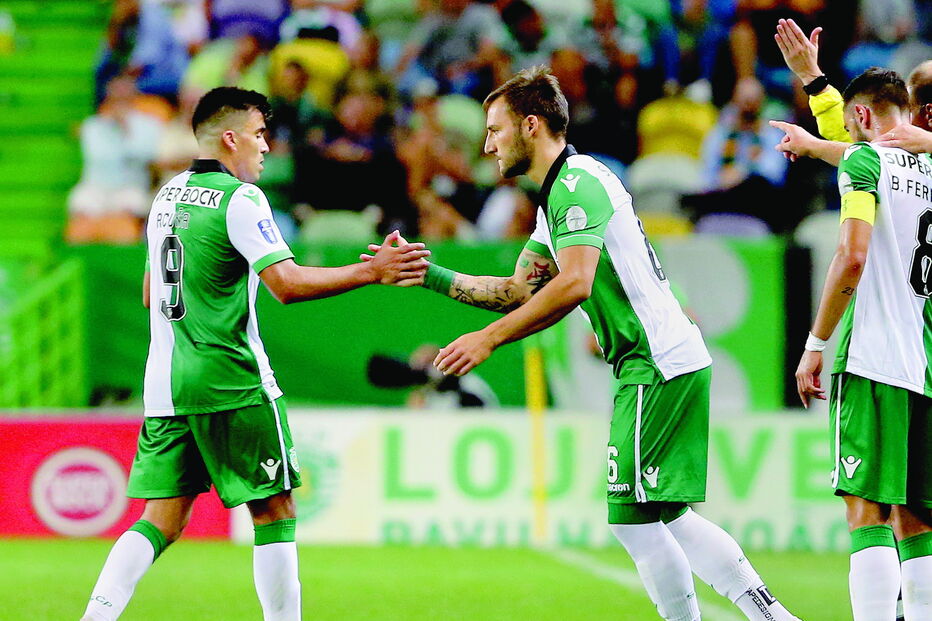 Acuña e Gudelj não serão opções para o jogo com o FC Porto se virem cartões amarelos no jogo de amanhã