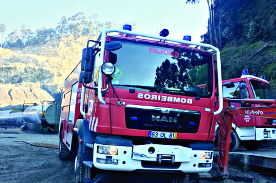 Bombeiros estiveram no local