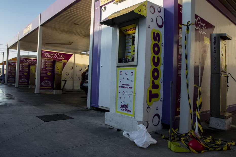 Vaga de assaltos a máquinas das lavagens automáticas de carros em Leiria