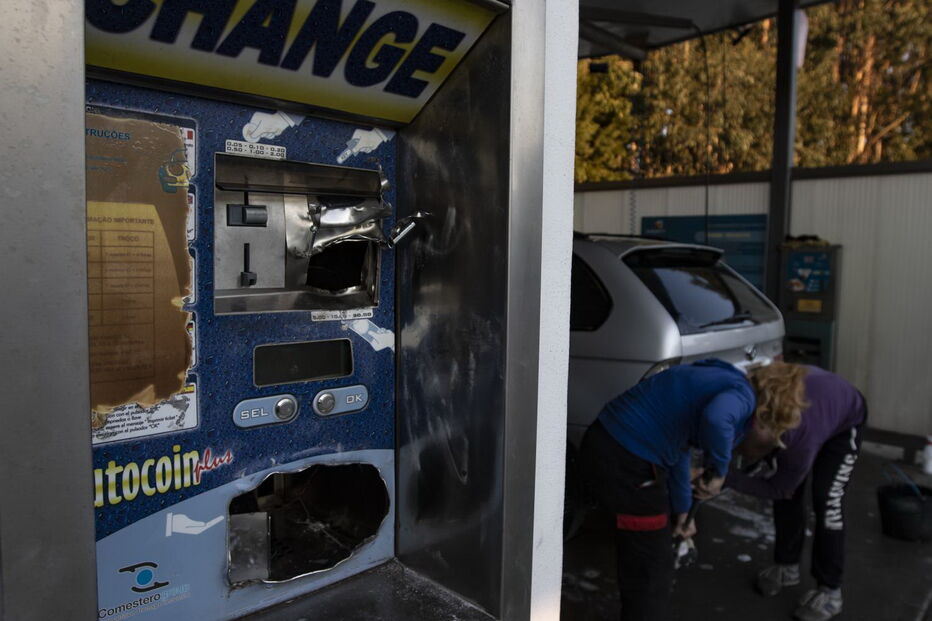 Vaga de assaltos a máquinas das lavagens automáticas de carros em Leiria