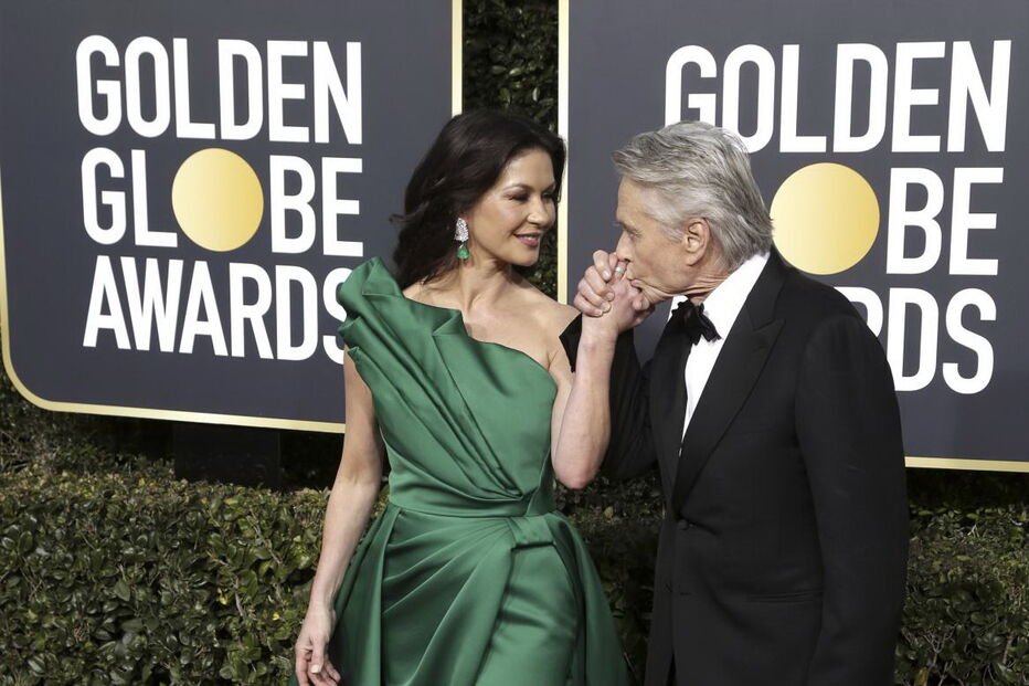 Catherine Zeta-Jones e Michael Douglas na gala dos Globos de Ouro de 2019