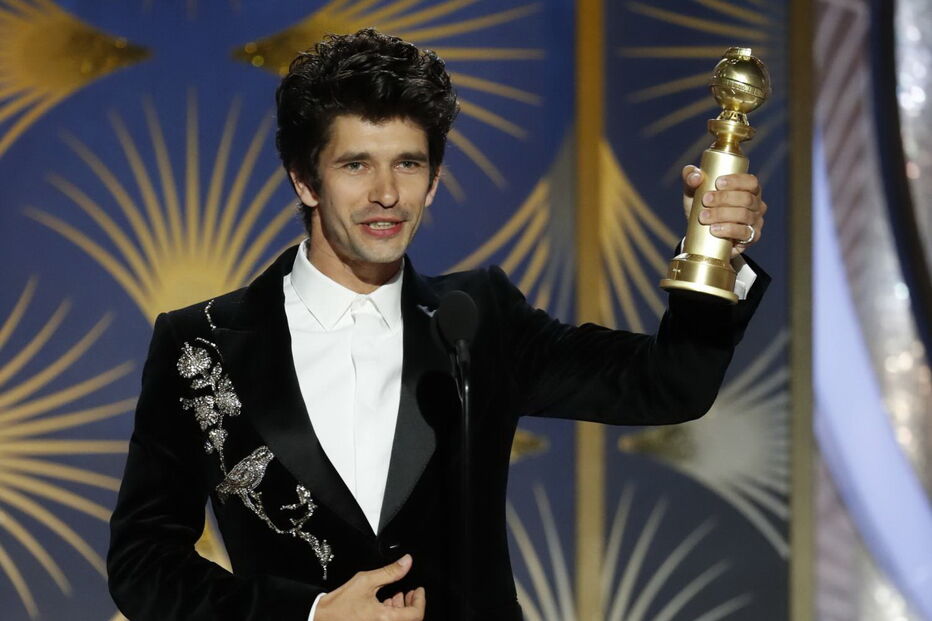 Ben Whishaw na gala dos Globos de Ouro de 2019