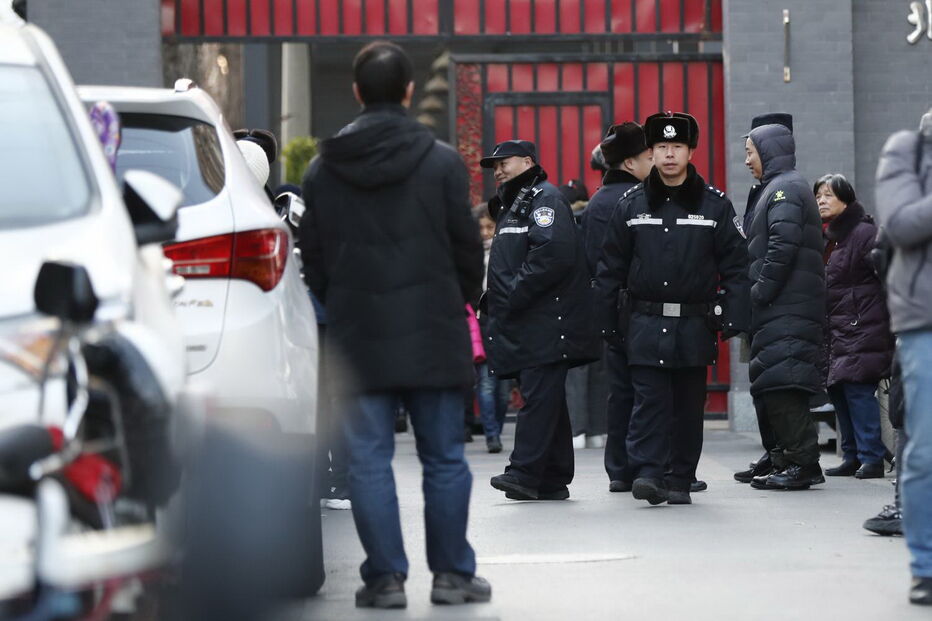 Homem invade escola e agride 20 crianças na China