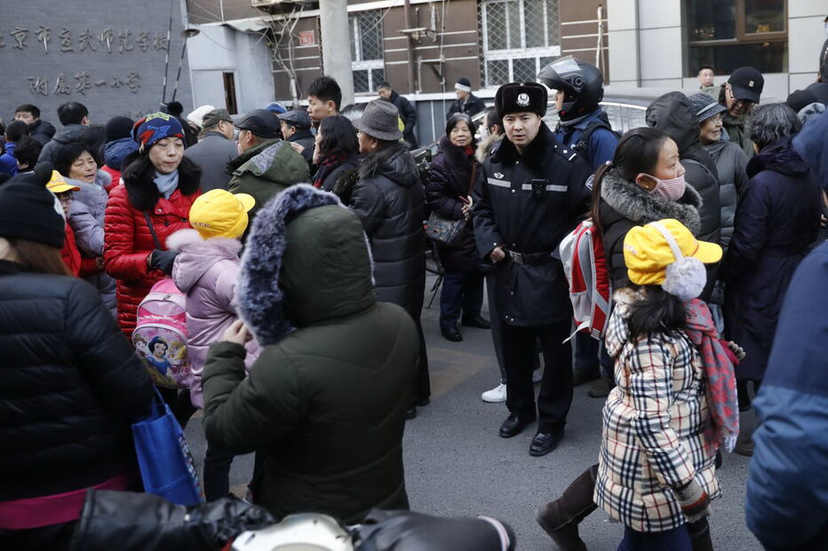 Homem invade escola e agride 20 crianças na China