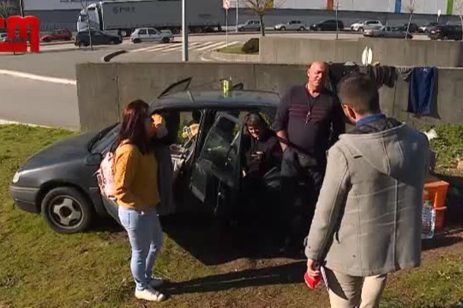 Casal vive em carro em Matosinhos
