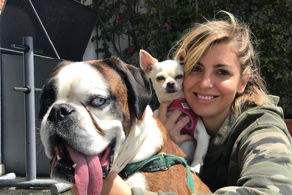 Jessica Athayde com os cães