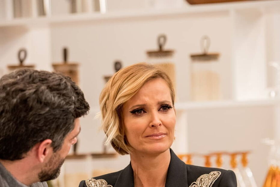 Cristina declara-se ao homem que está ao seu lado 