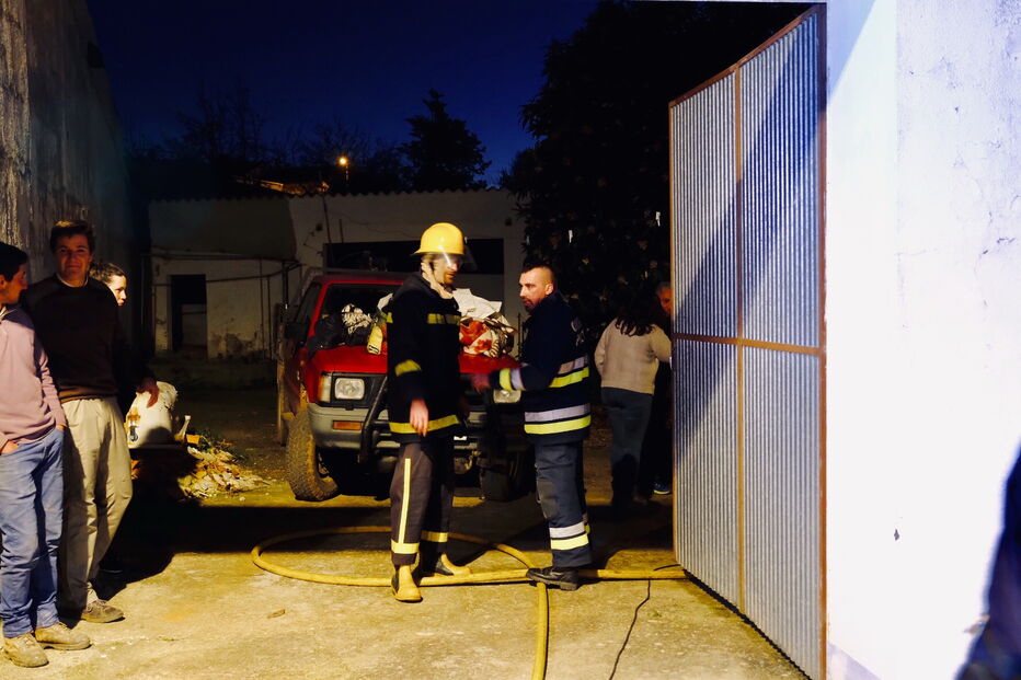 Homem de 44 anos ferido com gravidade quando tentava acender a lareira