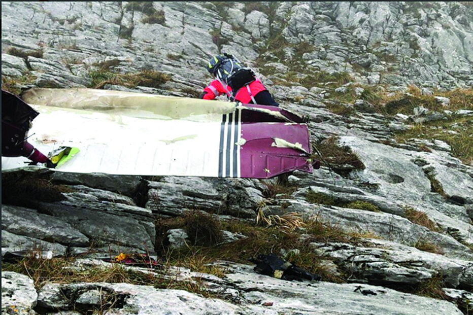 Equipas de socorro junto aos destroços 