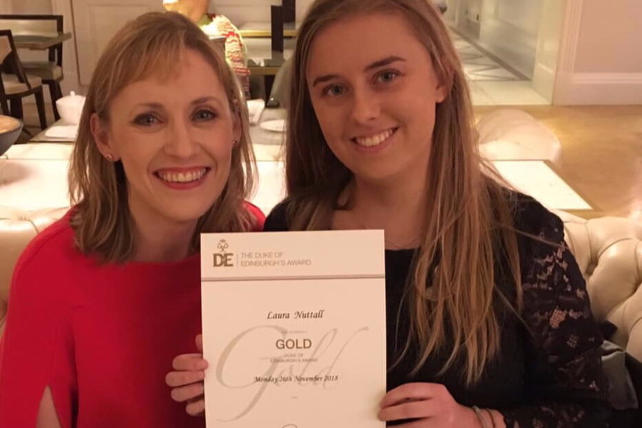 Laura Nuttall, jovem que suspeitava ter gripe descobre que tem vários tumores fatais no cérebro