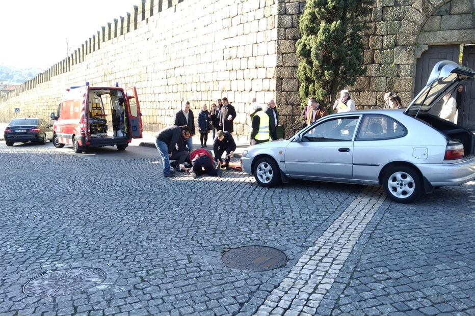 Mulher atropelada em frente ao tribunal de Guimarães enquanto atravessava passadeira