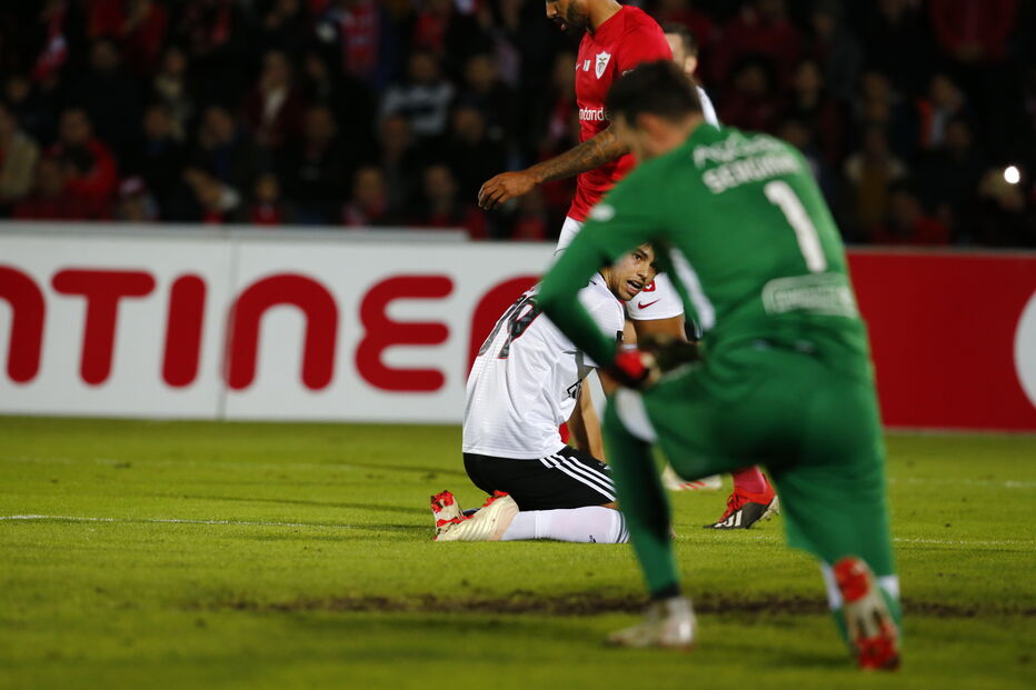 Santa Clara e Benfica medem forças nos Açores
