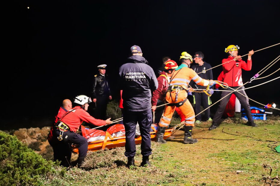 Resgate de turista que caiu de falésia em Vila do Bispo