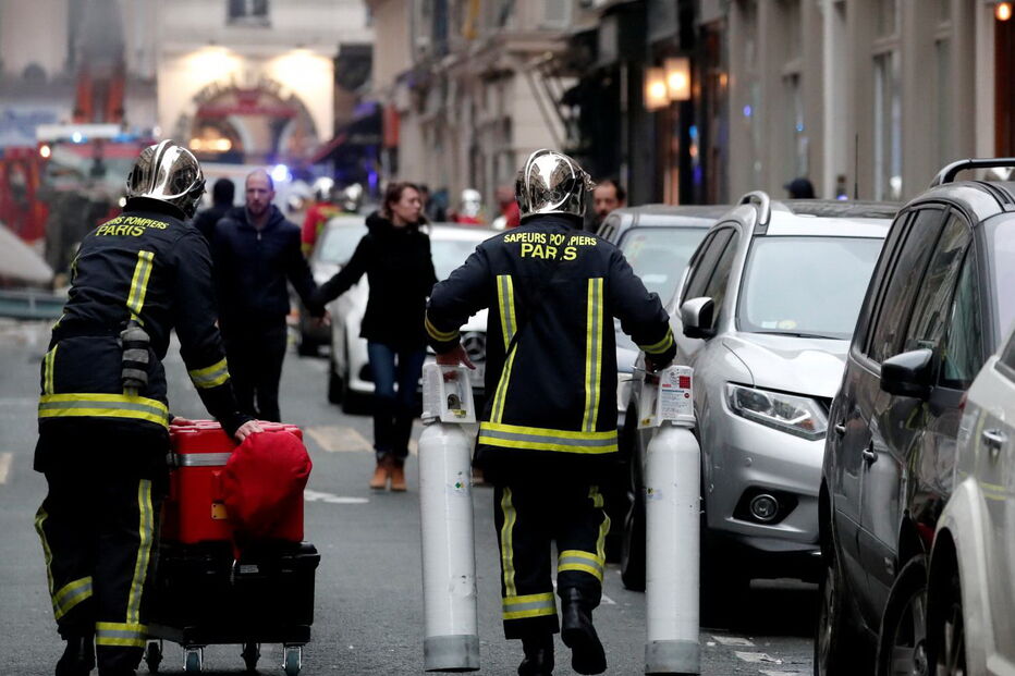 Explosão seguida de incêndio no centro de Paris