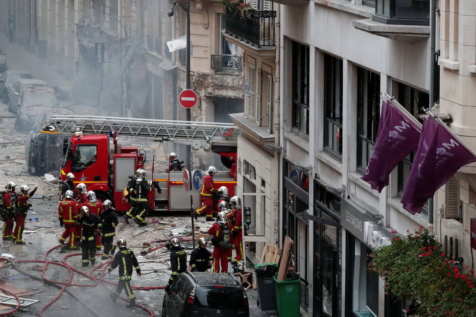 Explosão seguida de incêndio no centro de Paris