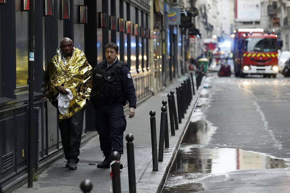 Explosão seguida de incêndio no centro de Paris
