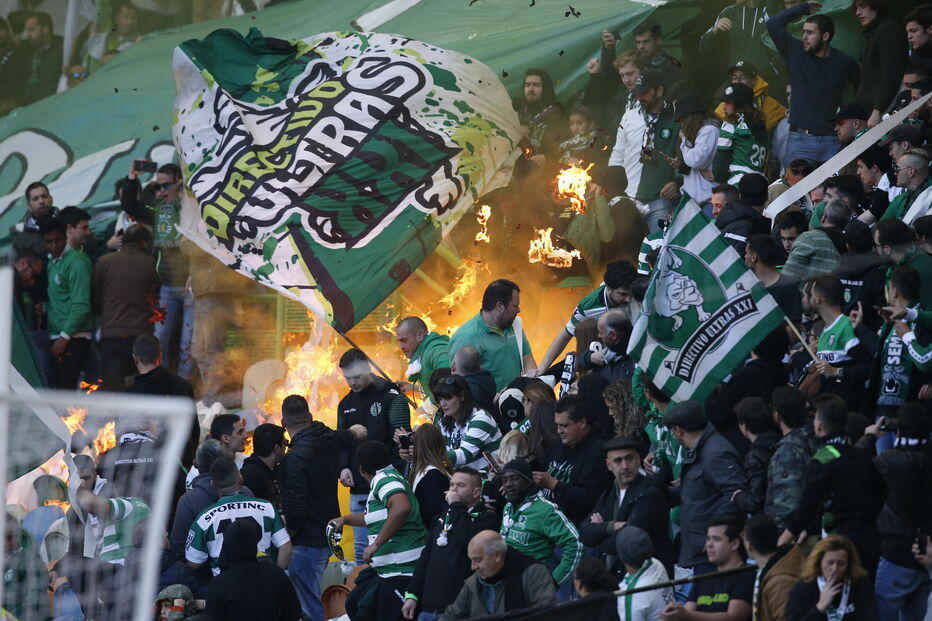 Incêndio nas bancadas dos adeptos do Sporting