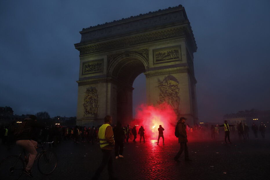 'Coletes amarelos' voltam às ruas de Paris pelo nono fim de semana consecutivo