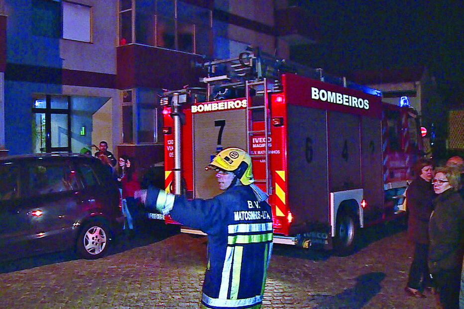 Mulher ateou fogo a apartamento em Leça da Palmeira