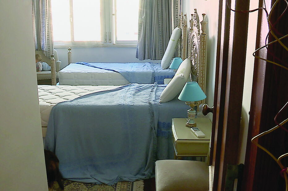 Mulher burlada na compra de colchões