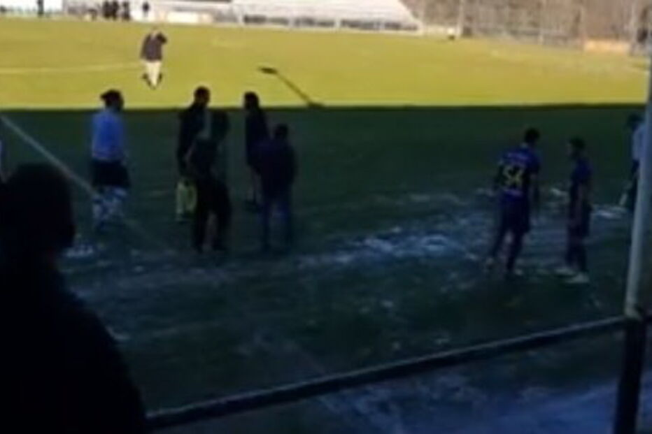 Gelo no relvado adia jogo de futebol nas Caldas das Taipas